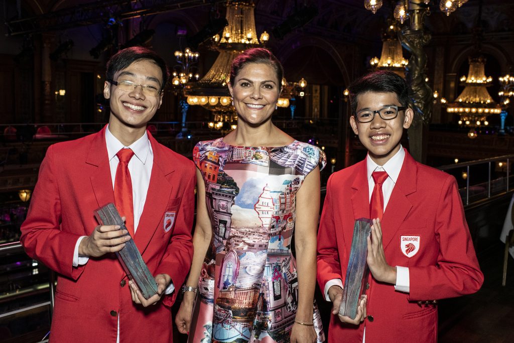 Caleb Liow Jia Le y Johnny Xiao Hong Yu han ganado el Premio Junior del Agua Estocolmo 2018 por su trabajo para purificar agua con óxido de grafeno reducido.