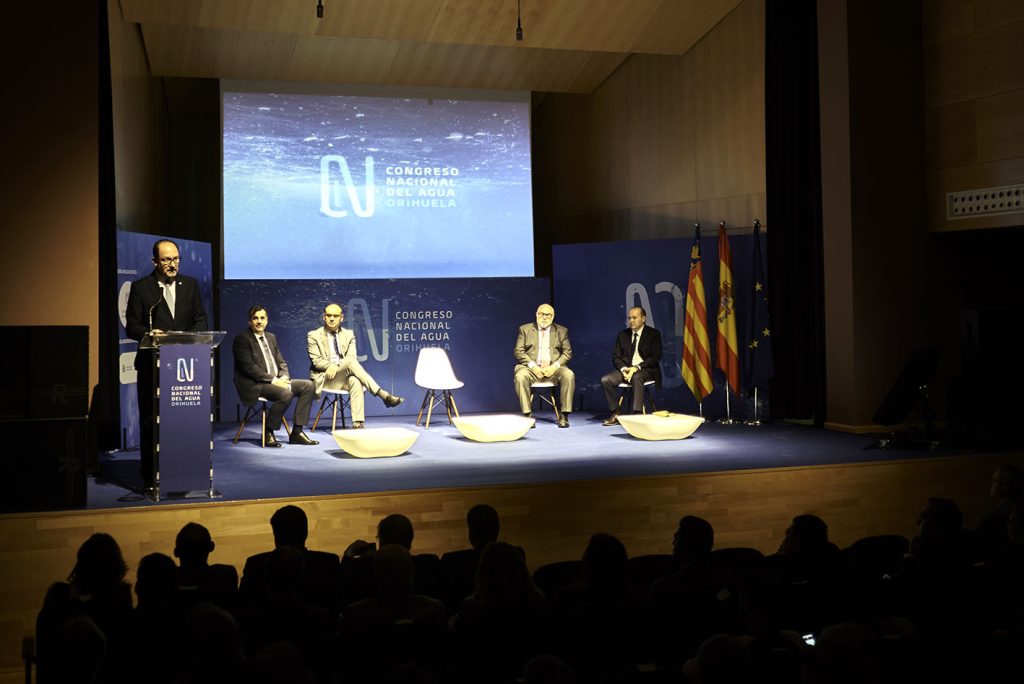 En la apertura del Congreso Nacional del Agua en Orihuela, su alcalde ha reiterado la importancia de los trasvases y la solidaridad en la gestión hídrica.