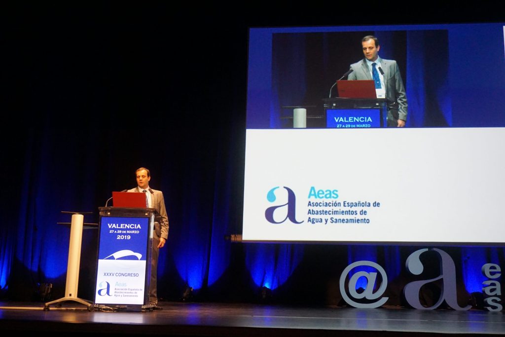 Julio Llorca, en su conferencia sobre microplásticos del congreso de AEAS