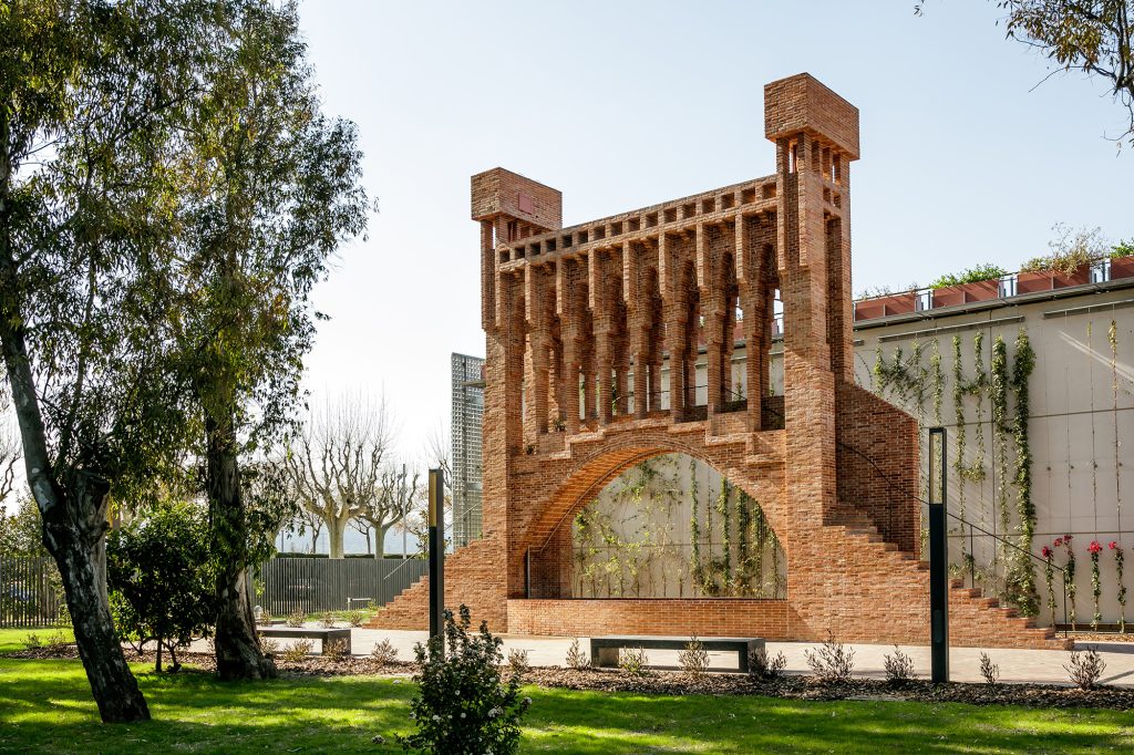 La cascada de la Casa Vicens se ha reconstruido como parte del Museu de les Aigües