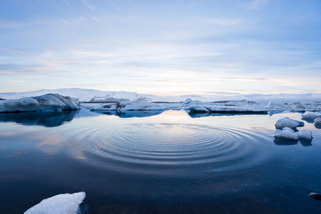 El calentamiento global ha reducido tanto la superficie máxima invernal como la mínima estival en el Ártico más rápidamente de lo que predecían los modelos