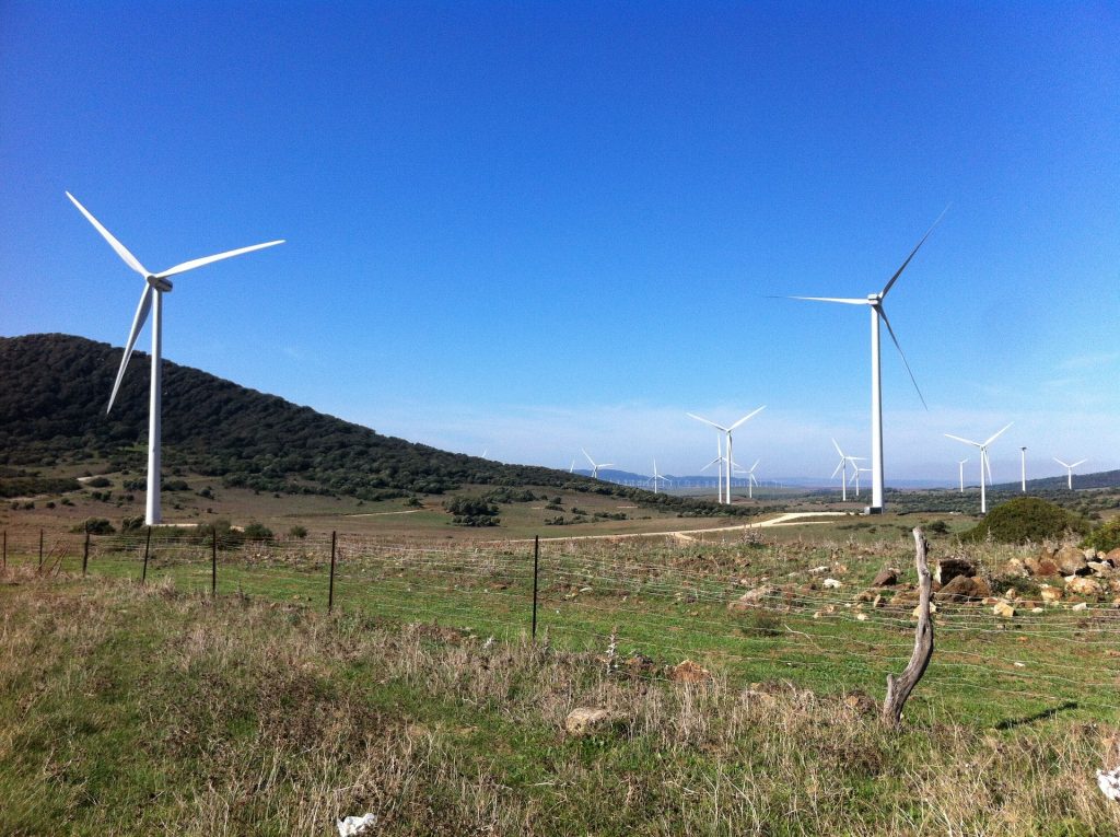 Las renovables avanzan en el mapa energético español, con la eólica destacada.