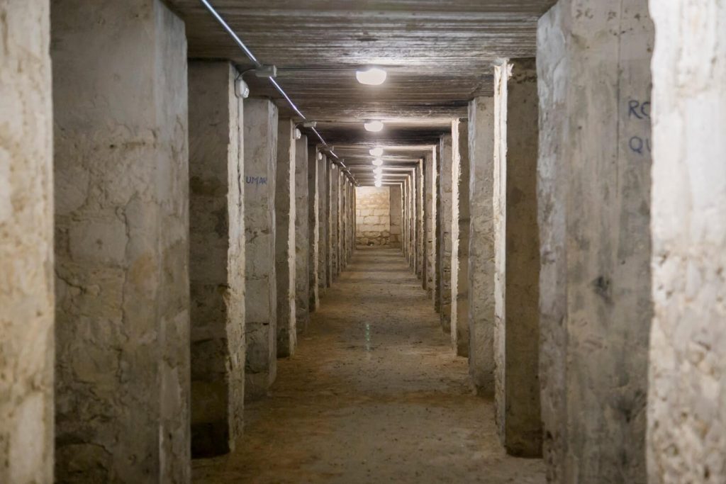 Interior del refugio de la plaza Séneca abierto desde hace diez años. Foto Ayuntamiento de Alicante