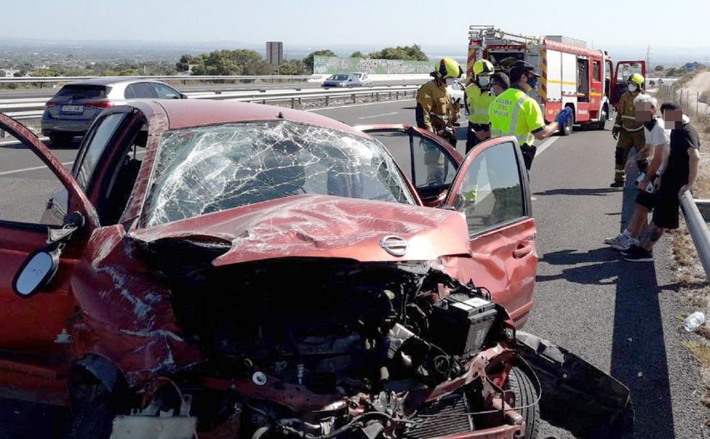 El Consorcio de Bomberos cuenta con un grupo especializado en rescates de personas atrapadas después de sufrir un accidente de tráfico.