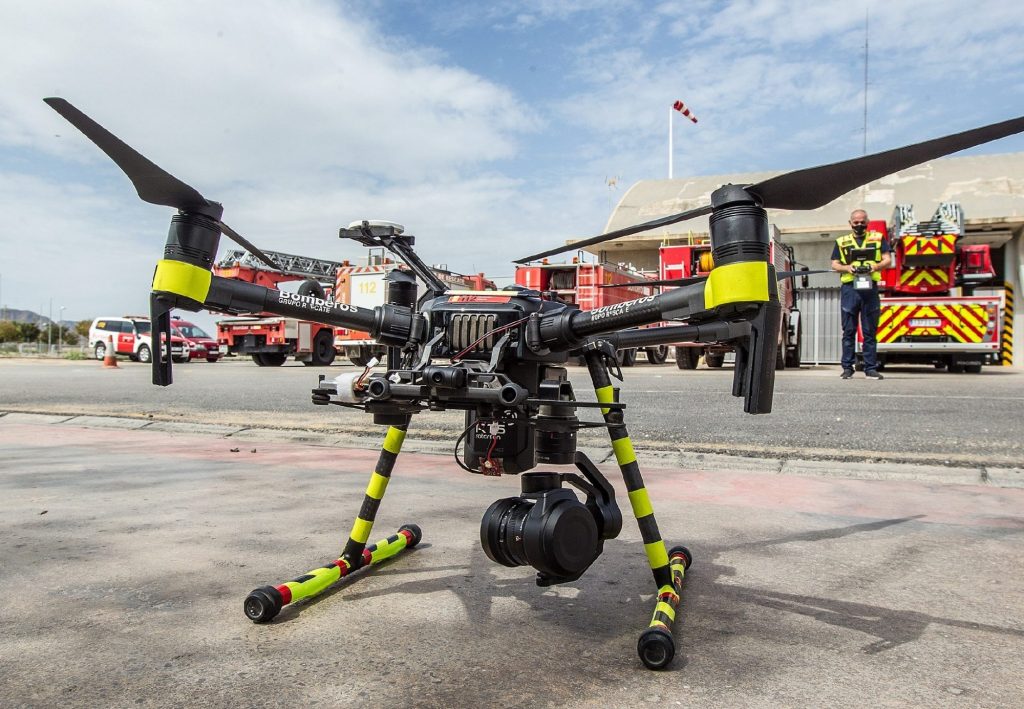 Entre las posibilidades que aportan los drones, para mejorar la labor del Consorcio Provincial de Bomberos de Alicante, destaca su autonomía.