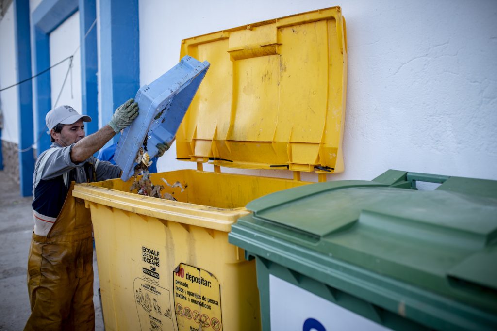 Los pescadores de las cofradías valencianas recogieron 76 toneladas de basura marina en 2019