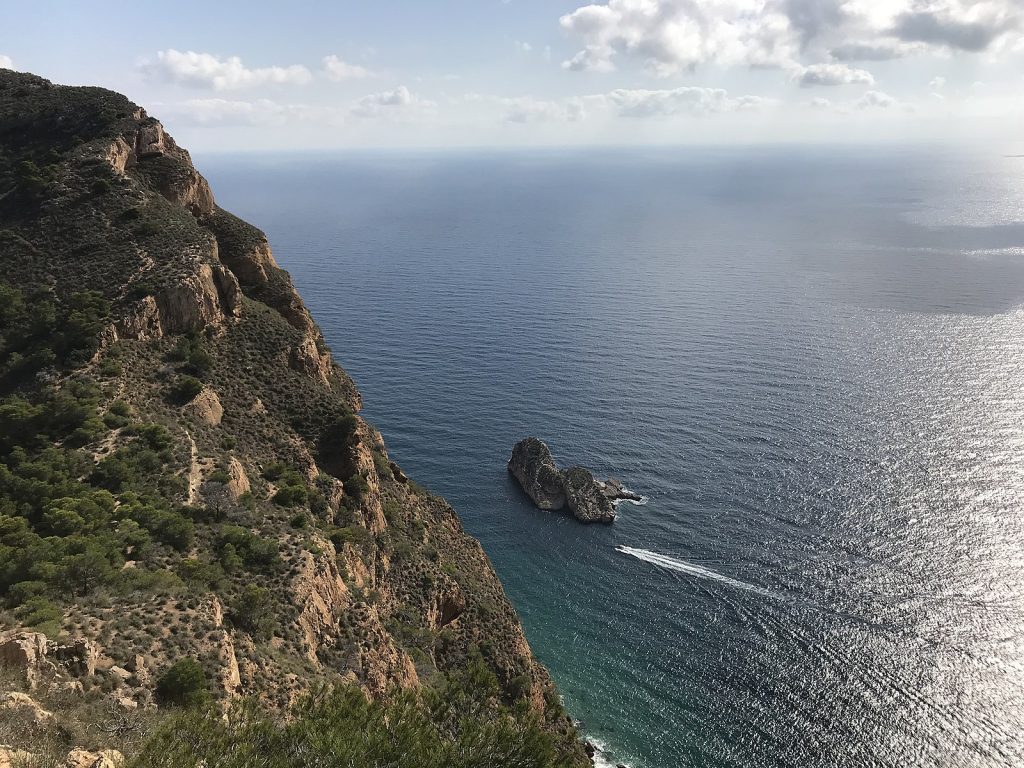 La capital turística ha aliado la Edusi con el plan municipal Benidorm DTI+Seguro para extender nuevos senderos en la Serra Gelada.