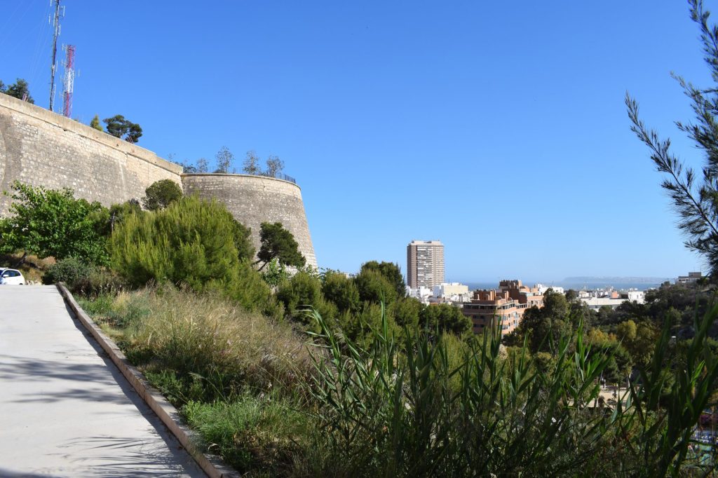 Imágenes de la fortaleza con vistas a la bahía de Alicante