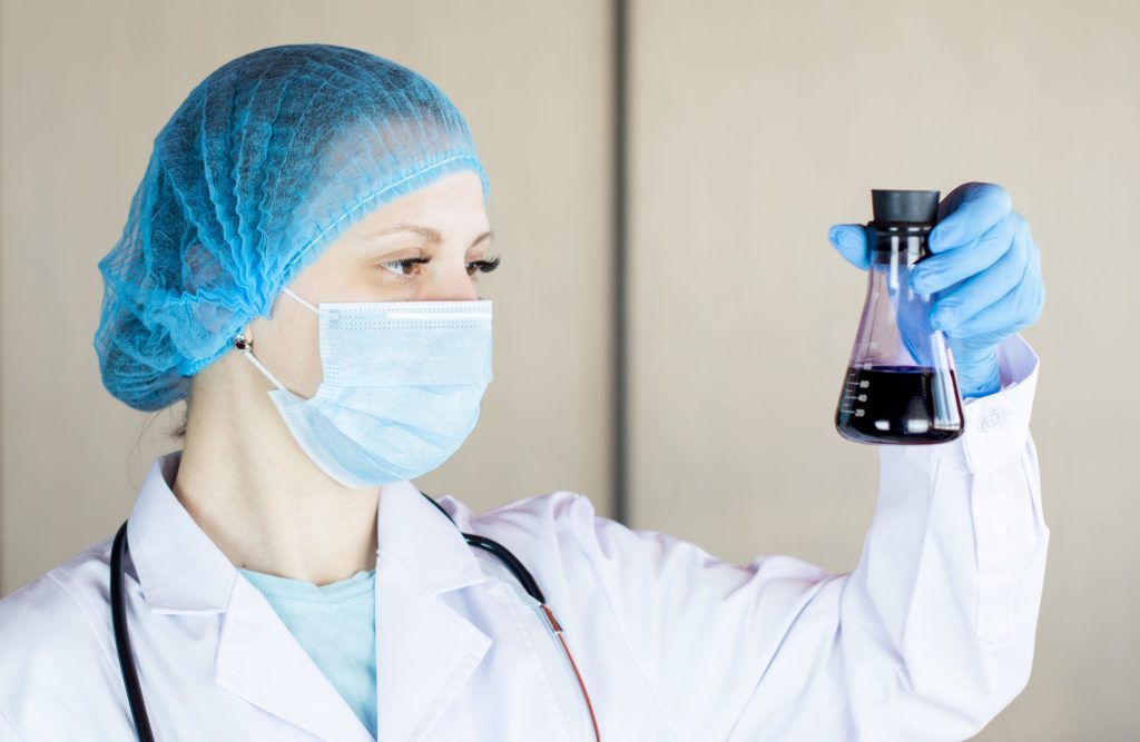 Naciones Unidas recuerda que la importancia de la participación de las mujeres en ciencias es aún mayor con la crisis de la covid-19. Foto: Bermix Studio