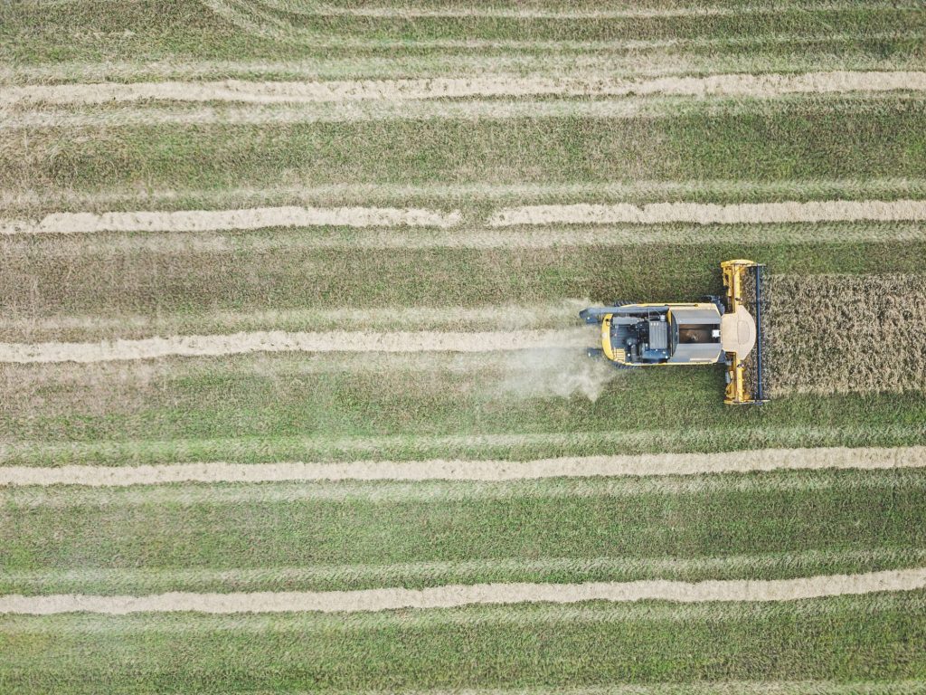 Drones o el uso de la sensorización pueden facilitar la gestión del sector primario. Foto: Luke Thornton