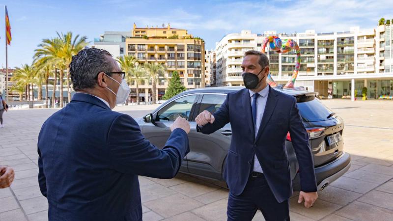 Toni Pérez recibe a Fernando Valdés en su llegada a Digital Tourist.