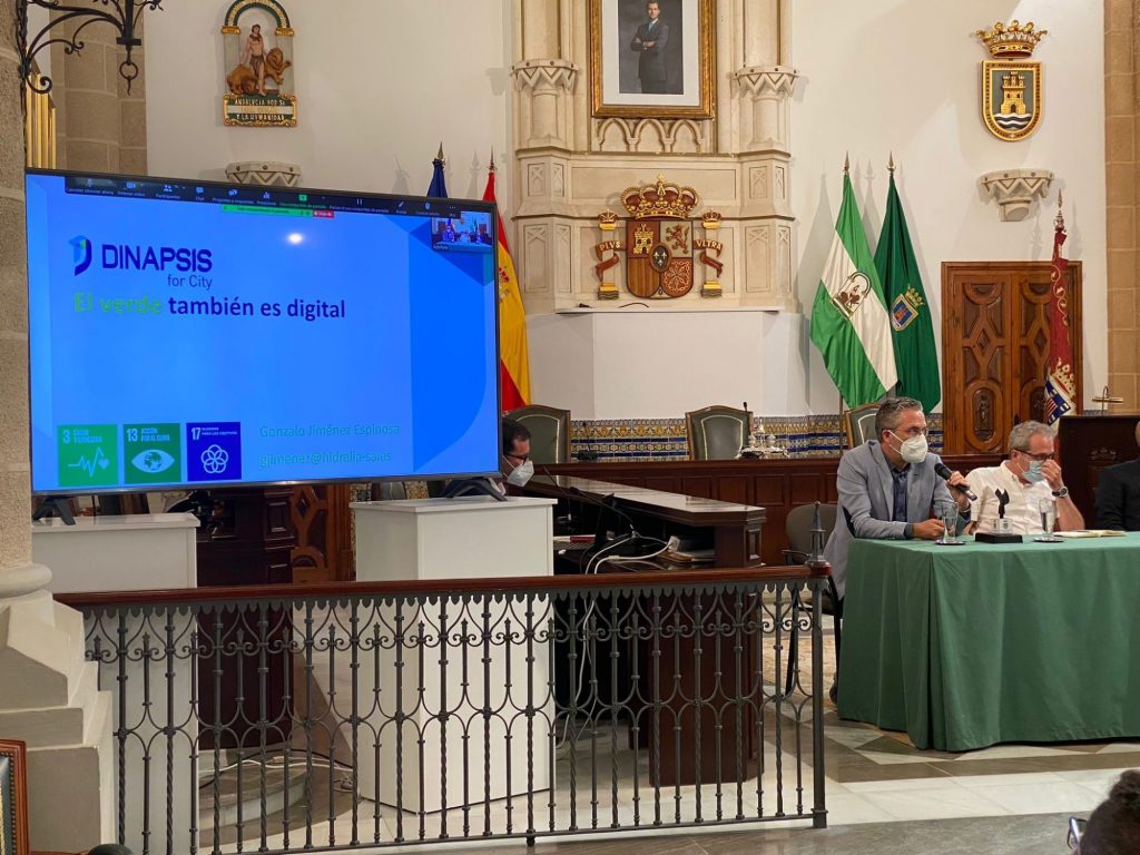 Dinapsis ha presentado en el encuentro de ciudades inteligentes sus servicios basados en la digitalización.