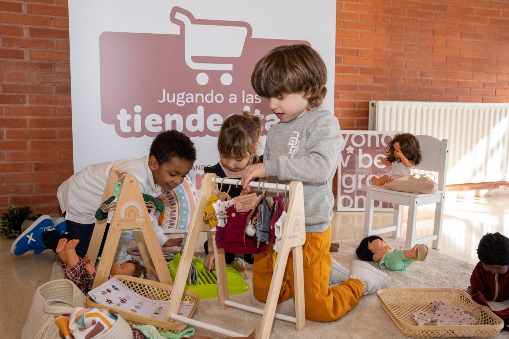 Miniland y APSA trabajan juntas para enseñar que la diversidad se aprende jugando