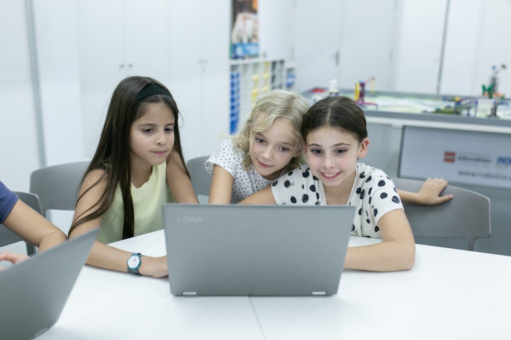 Aquae STEM es un ejemplo del trabajo en educación ambiental que se ha presentado en esta jornada de la UA.