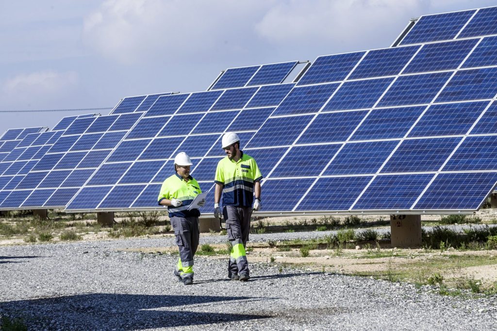 La compra de energía verde, la generación de renovables y la eficiencia en la gestión energética han reducido en torno al 85 % de emisiones.