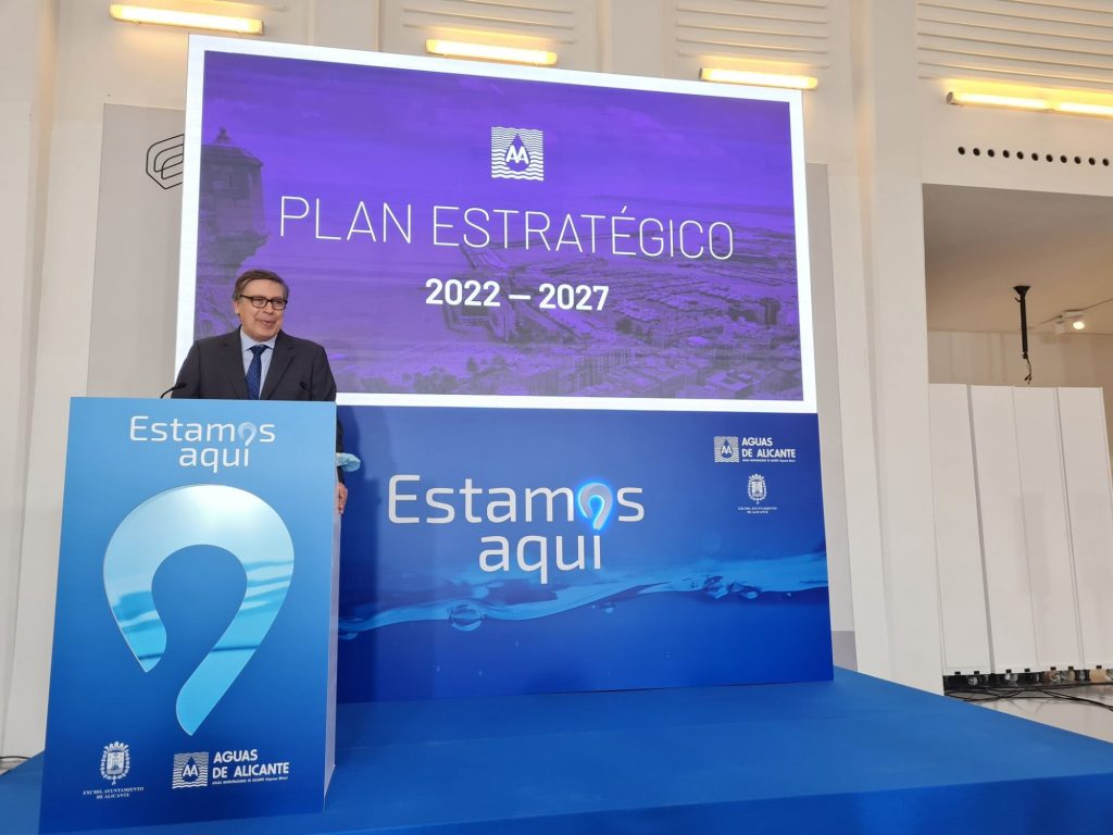 Javier Díez, en la presentación del plan estratégico de Aguas de Alicante con el lema Estamos Aquí.