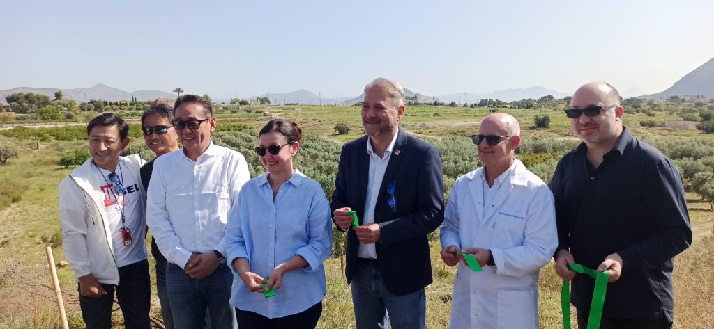 El Parque Científico de la Universidad Miguel Hernández estudia en Elche con expertos japoneses técnicas pioneras de agricultura inteligente.